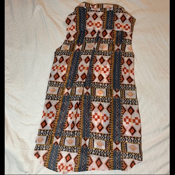 Sleeveless button down - Picture 2 of 2